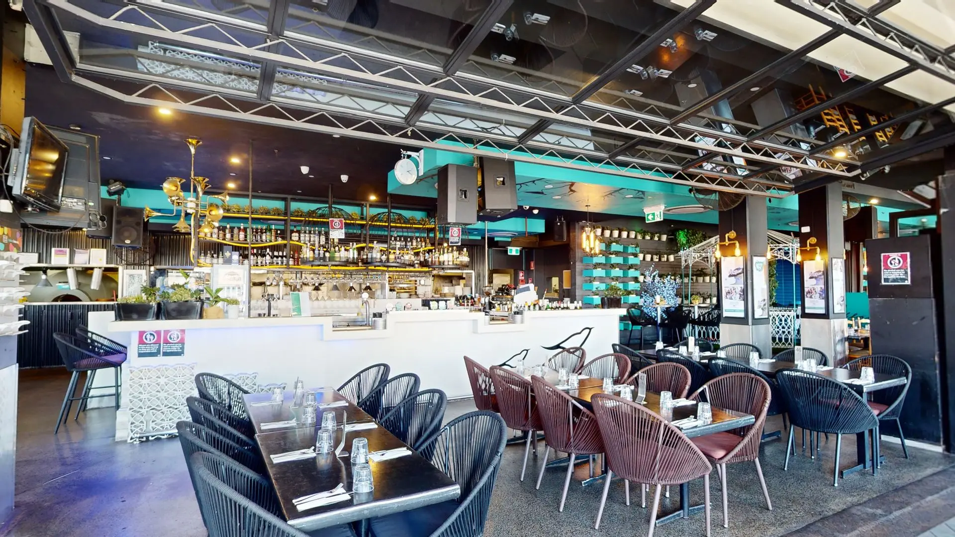 EATS Studio Virtual Tour for Restaurants and Cafes